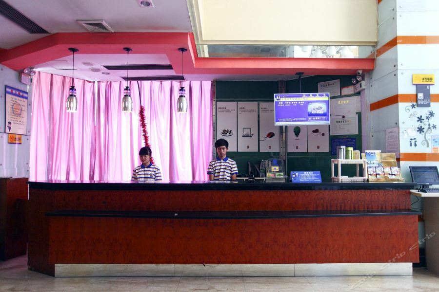 7 Days Inn Gangwan Square Далянь Экстерьер фото